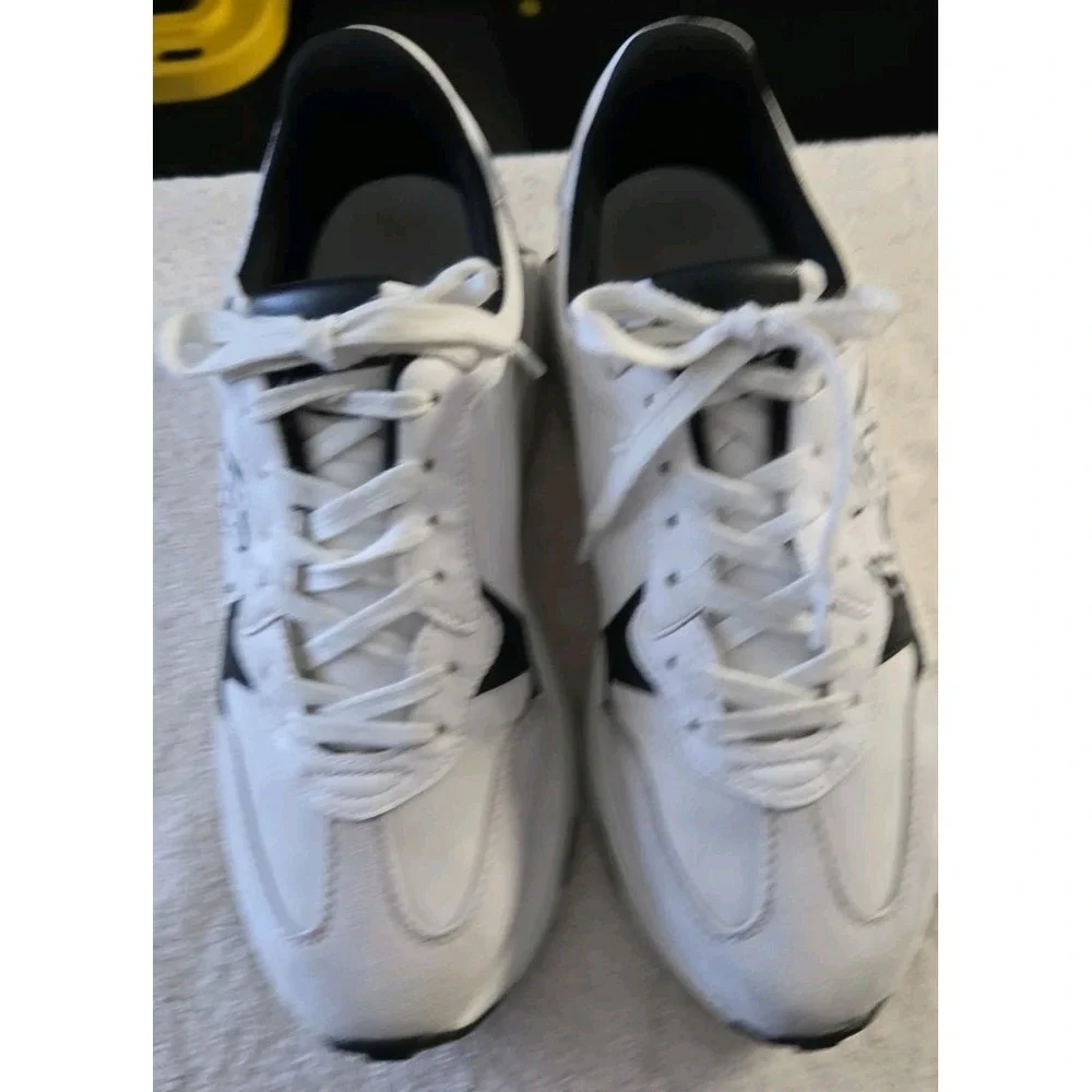 GUESS Women's 10 M Calebb5 Logo Low Top Faux Leather Sneakers White Black Shoes
